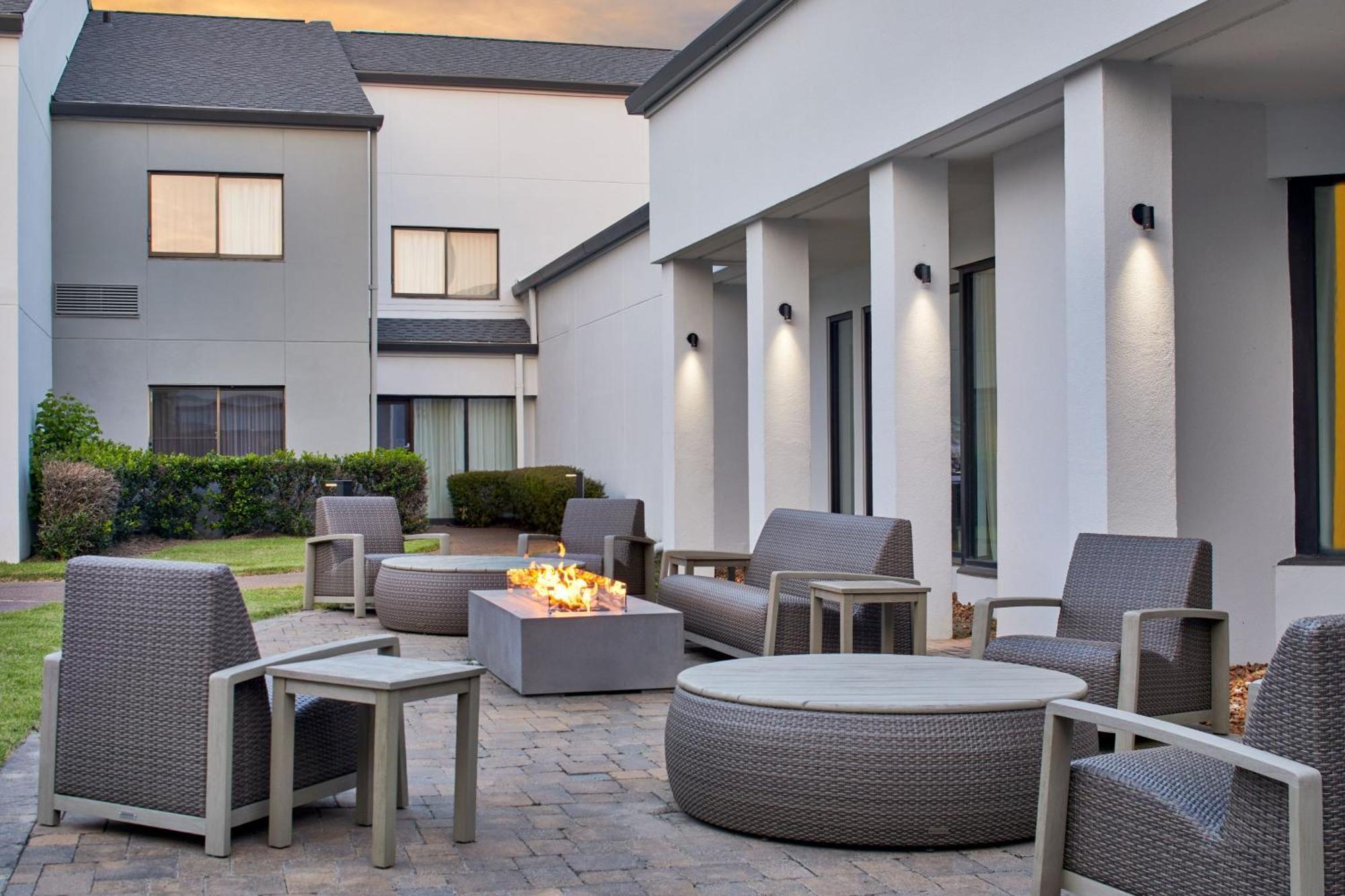 Hotel Courtyard By Marriott Memphis Airport Exterior foto